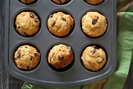 These whole wheat Irish soda bread muffins are delicious, the perfect start a lazy cold March Sunday morning. Speckled with raisins, they are sweet and perfect enjoyed with a hot cup of tea.