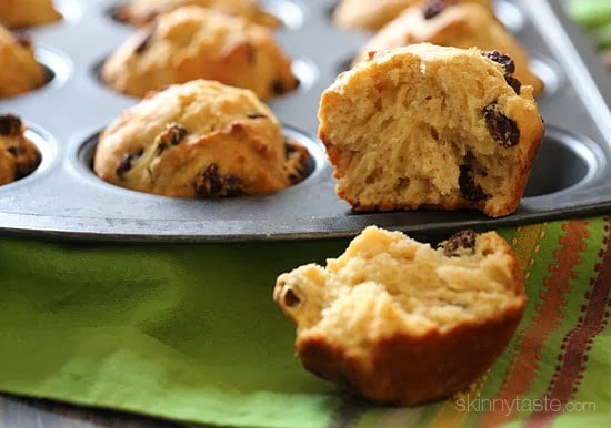 These whole wheat Irish soda bread muffins are delicious, the perfect start a lazy cold March Sunday morning. Speckled with raisins, they are sweet and perfect enjoyed with a hot cup of tea.