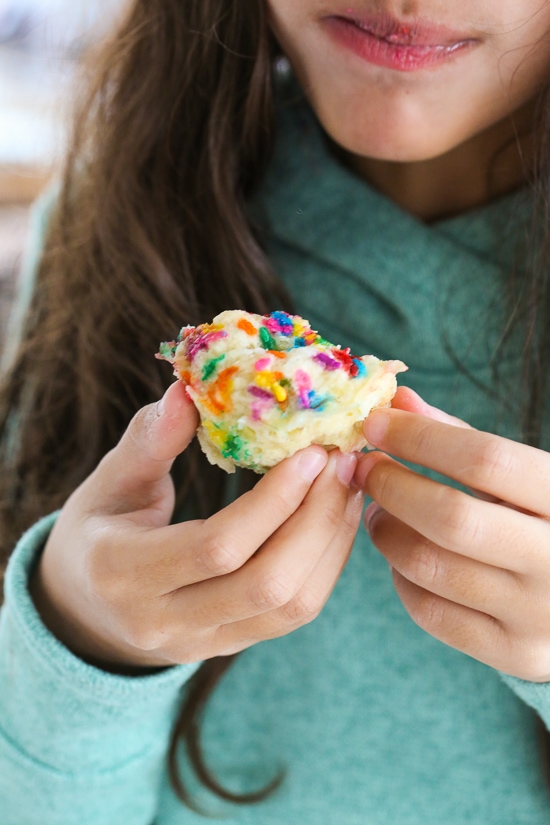 This easy Banana Bread Muffin in a Mug recipe is perfect to whip up when you want a quick breakfast for one! It’s also a great way to use up those brown bananas on your counter!