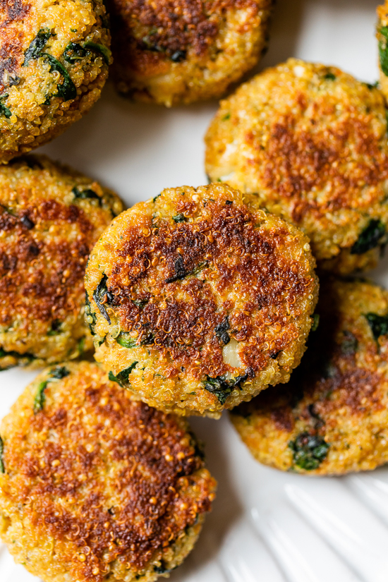 These spinach and quinoa patties are delicious, vegetarian and packed with protein and nutrients! They almost make me think I'm eating a chicken cutlet or meatball, without the meat.